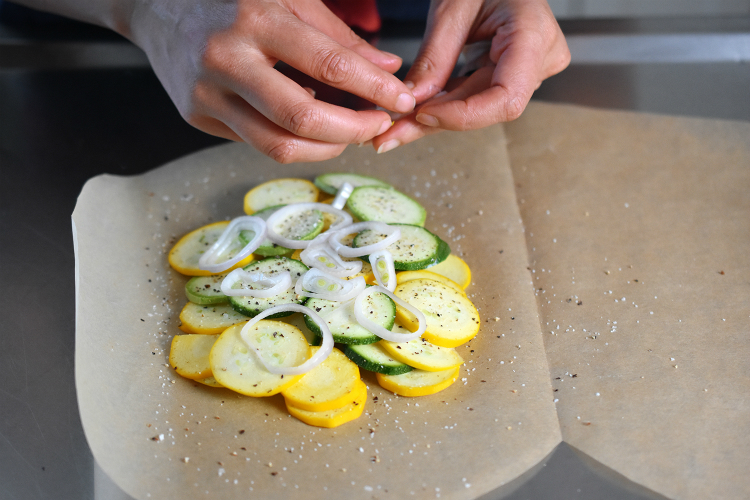 Lemon Garlic Chicken Parchment Packets by Michelle Tam http://nomnompaleo.com