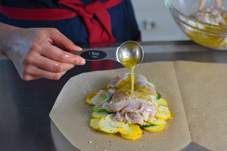 Lemon Garlic Chicken Parchment Packets by Michelle Tam http://nomnompaleo.com