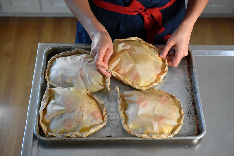 Lemon Garlic Chicken Parchment Packets by Michelle Tam http://nomnompaleo.com