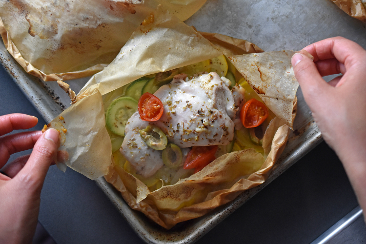 Lemon Garlic Chicken Parchment Packets by Michelle Tam http://nomnompaleo.com