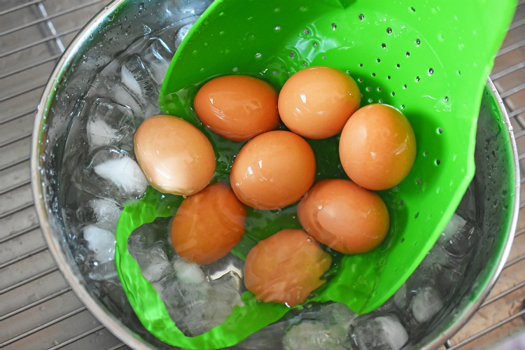Instant Pot Hard "Boiled" Eggs & Lazy Devils by Michelle Tam http://nomnompaleo.com