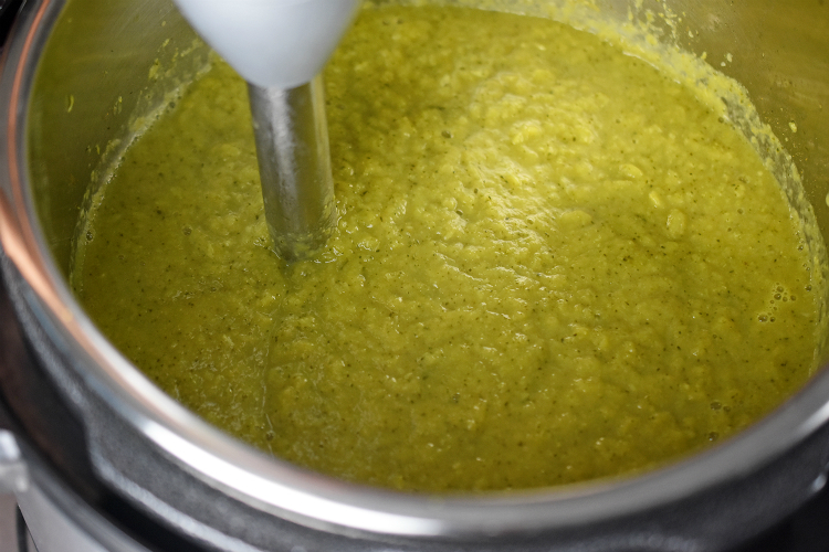Instant Pot Curried Cream of Broccoli Soup by Michelle Tam http://nomnompaleo.com